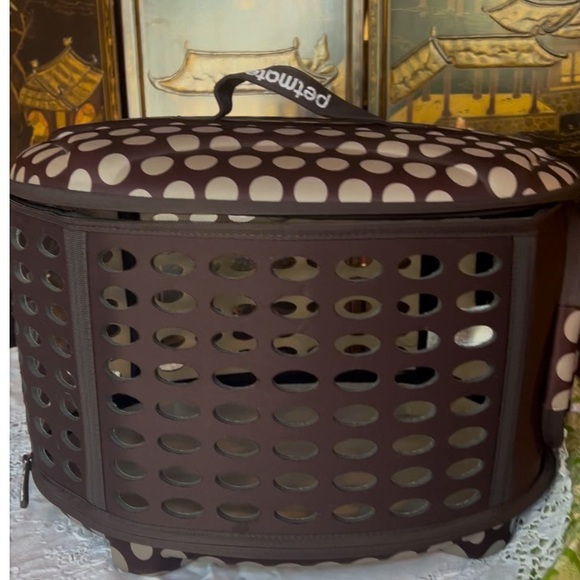 Polka-dotted brown and cream Pet mate small pet carrier. - Picture 3 of 7